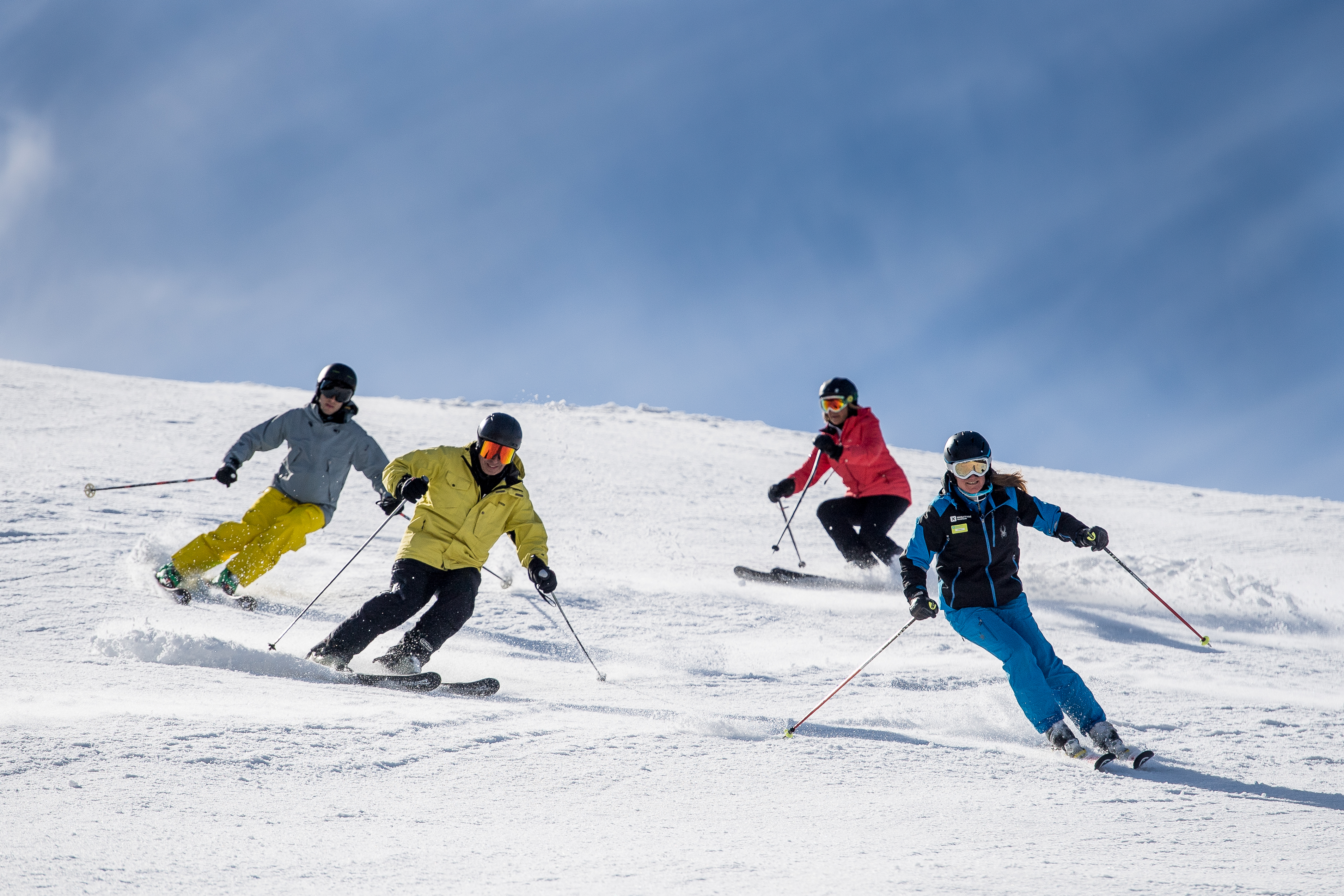 You can improve your ski technique with our advanced lessons