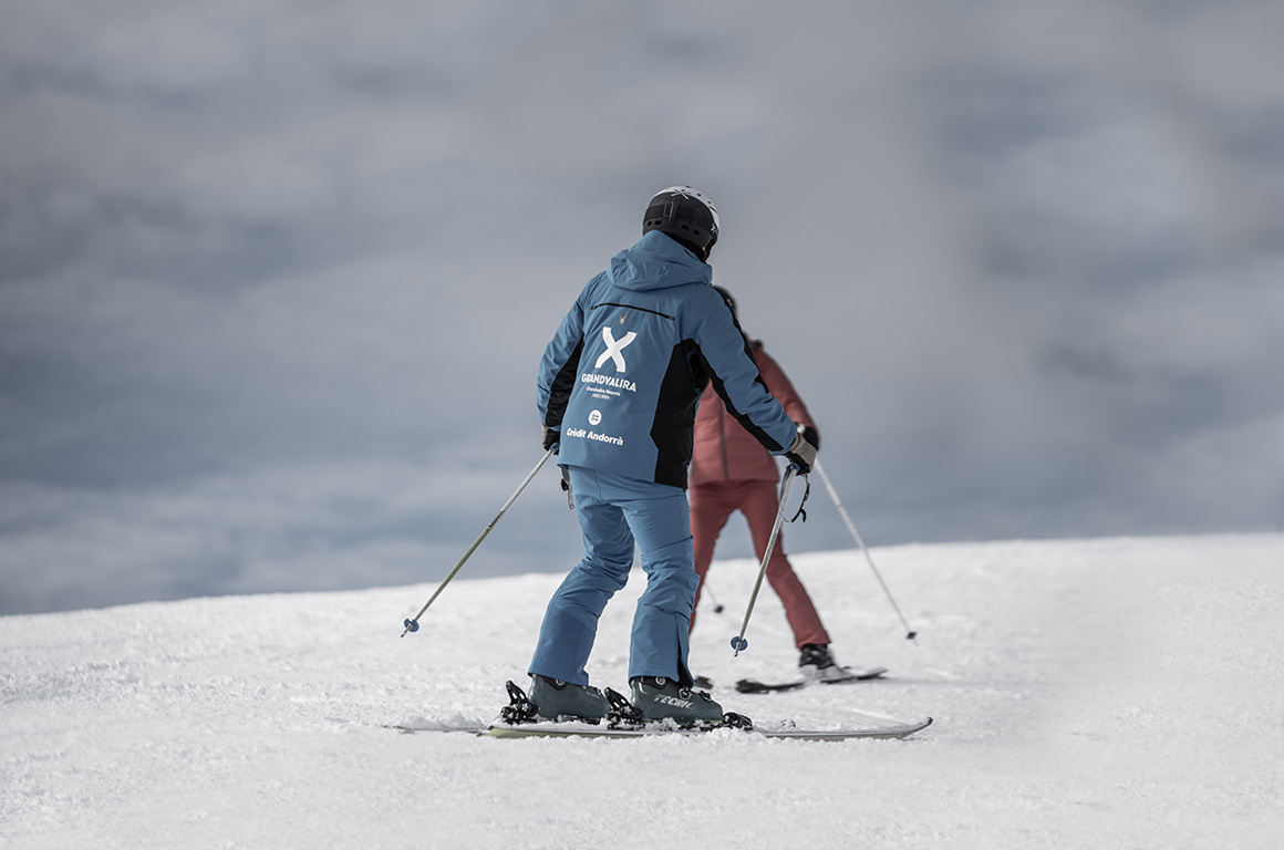 Cuál debe ser la longitud de los bastones de esquí de fondo?